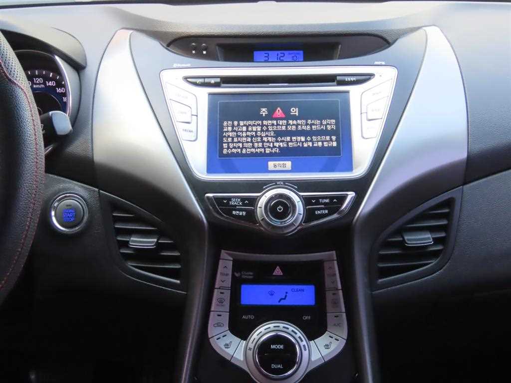 HYUNDAI Avante - Vista 10