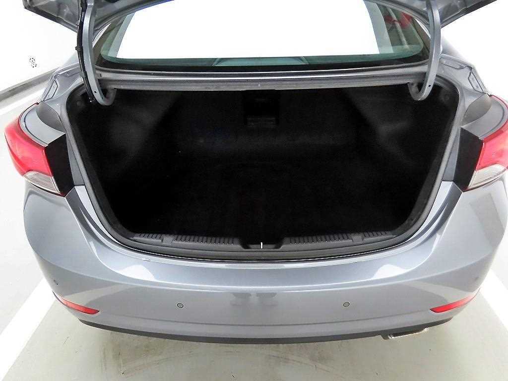 HYUNDAI Avante - Vista 5