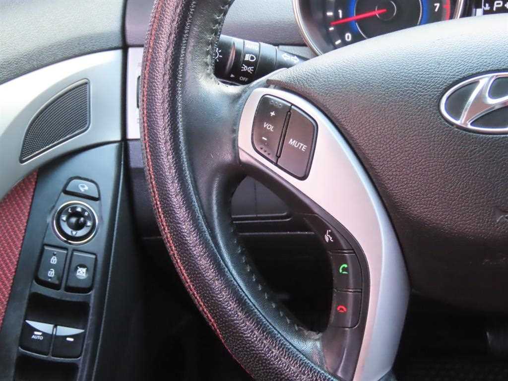 HYUNDAI Avante - Vista 11