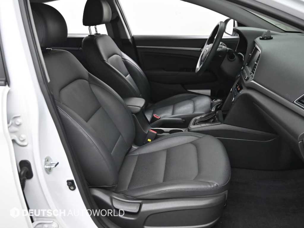 HYUNDAI Avante - Vista 10