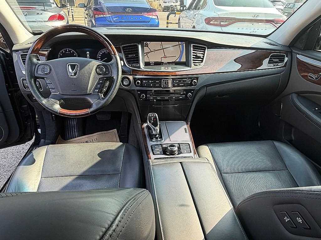 HYUNDAI Equus - Vista 5