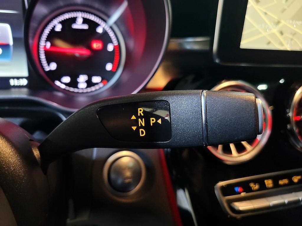 Mercedes Benz GLC Class - Vista 12