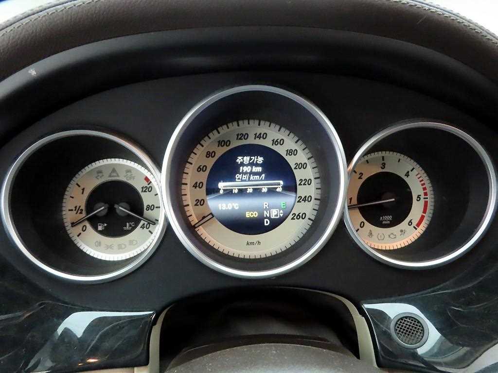 Mercedes Benz CLS Class - Vista 6