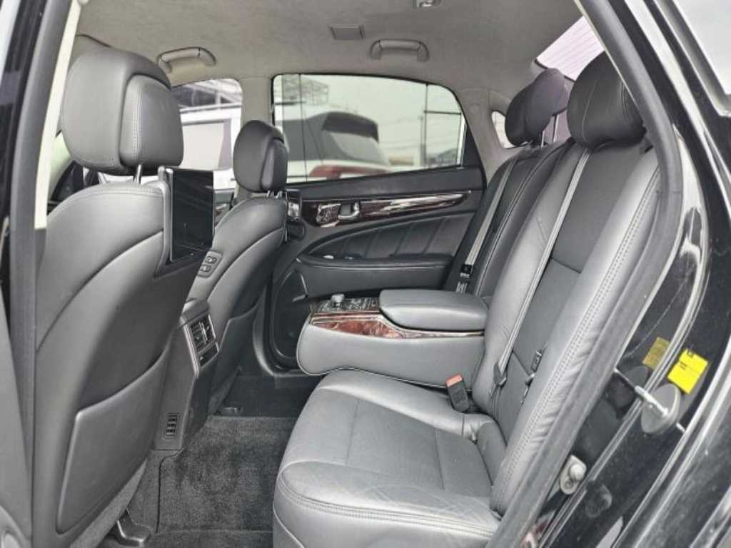 HYUNDAI Equus - Vista 7