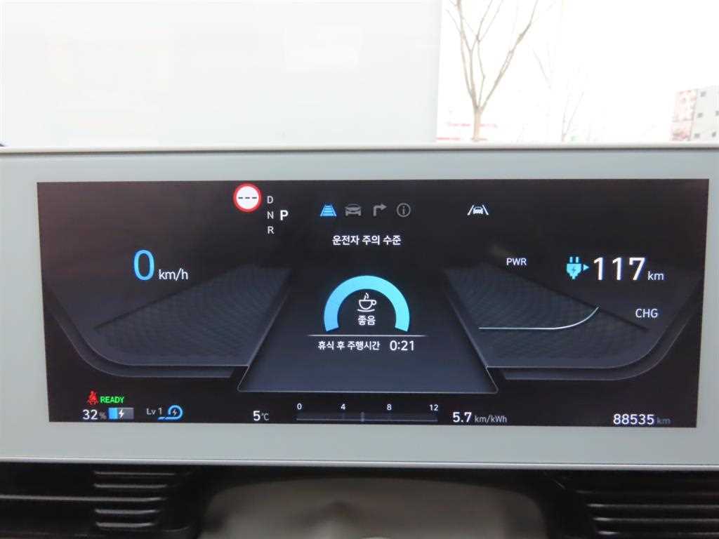 HYUNDAI Ioniq 5 - Vista 8