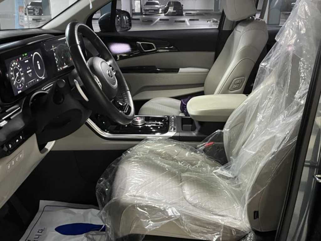 KIA Carnival - Vista 11