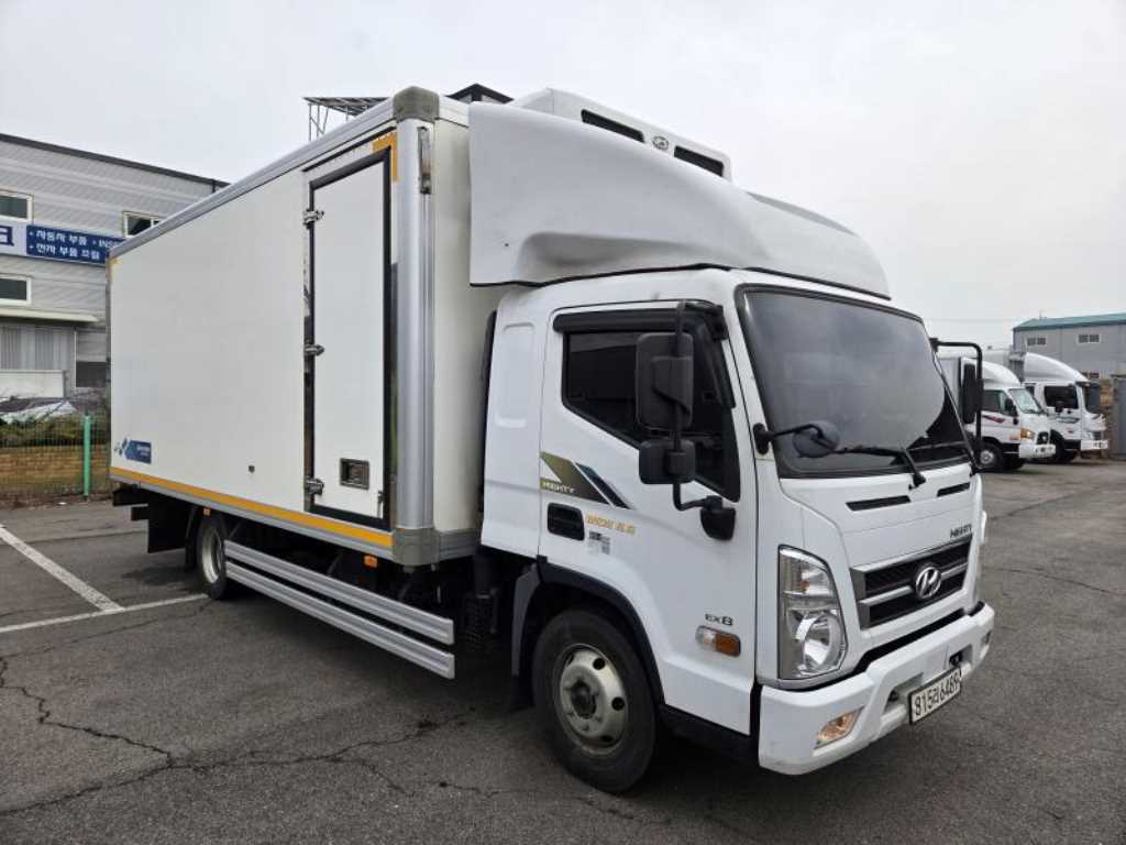 medium and large cargo truck - Vista 2