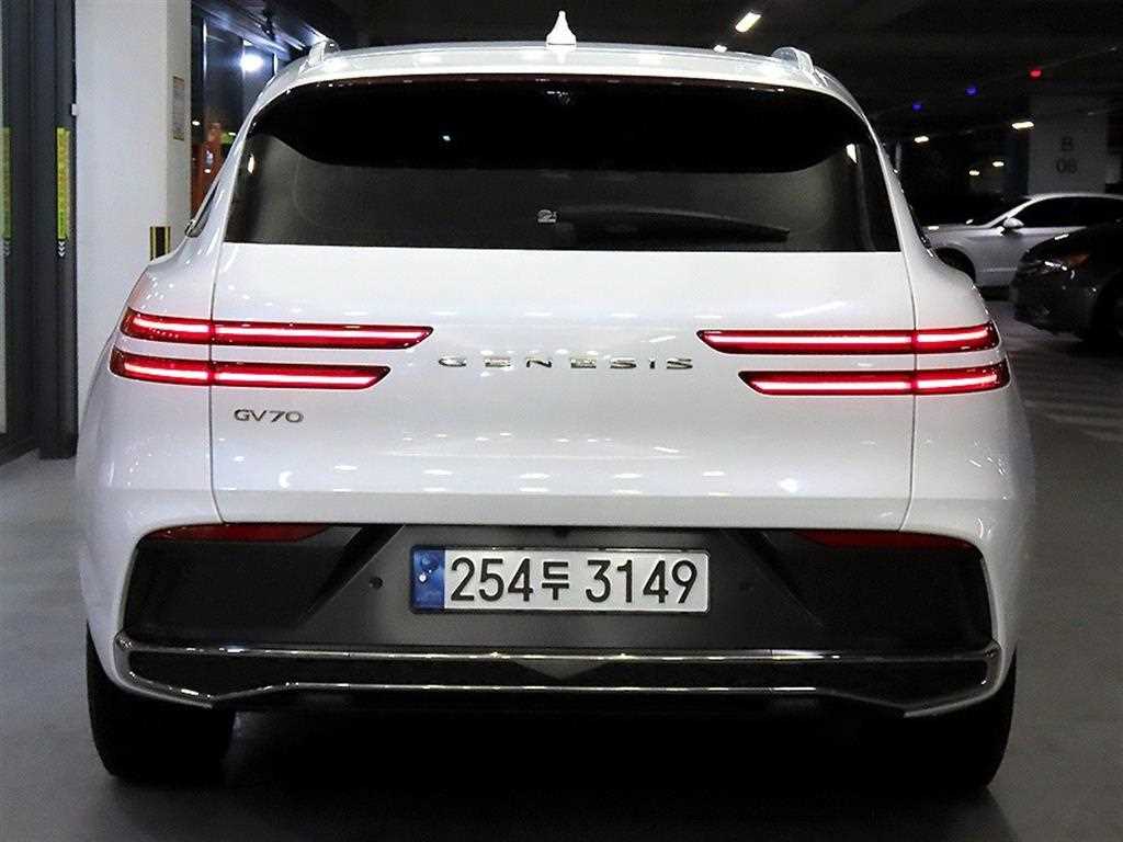 Genesis GV70 - Vista 5