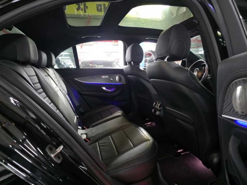 Mercedes Benz E class - Vista 9