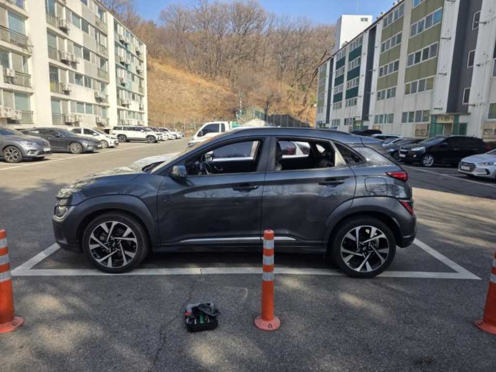 HYUNDAI Kona - Vista 4