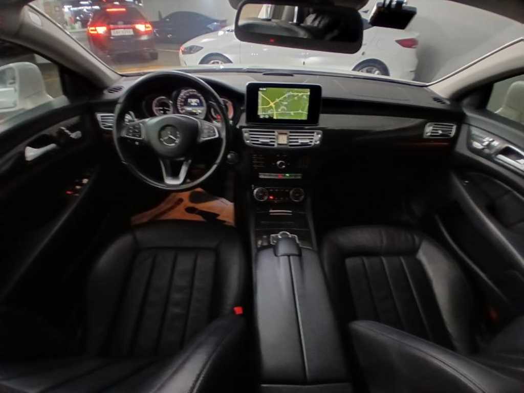 Mercedes Benz CLS Class - Vista 6