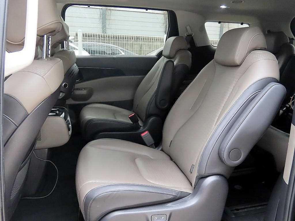 KIA Carnival - Vista 6