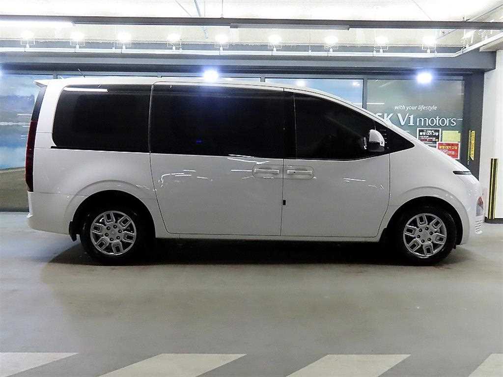 HYUNDAI Staria - Vista 3