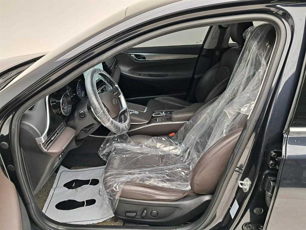 HYUNDAI Grandeur - Vista 11