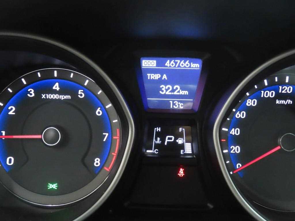 HYUNDAI i30 - Vista 8