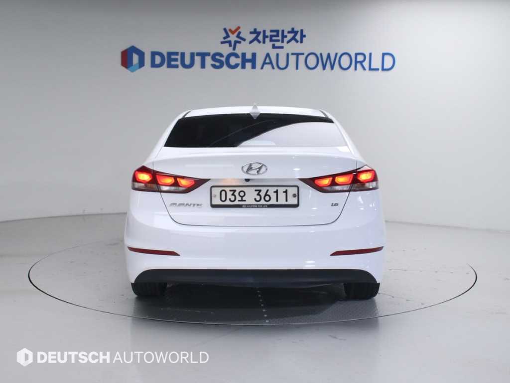 HYUNDAI Avante - Vista 4