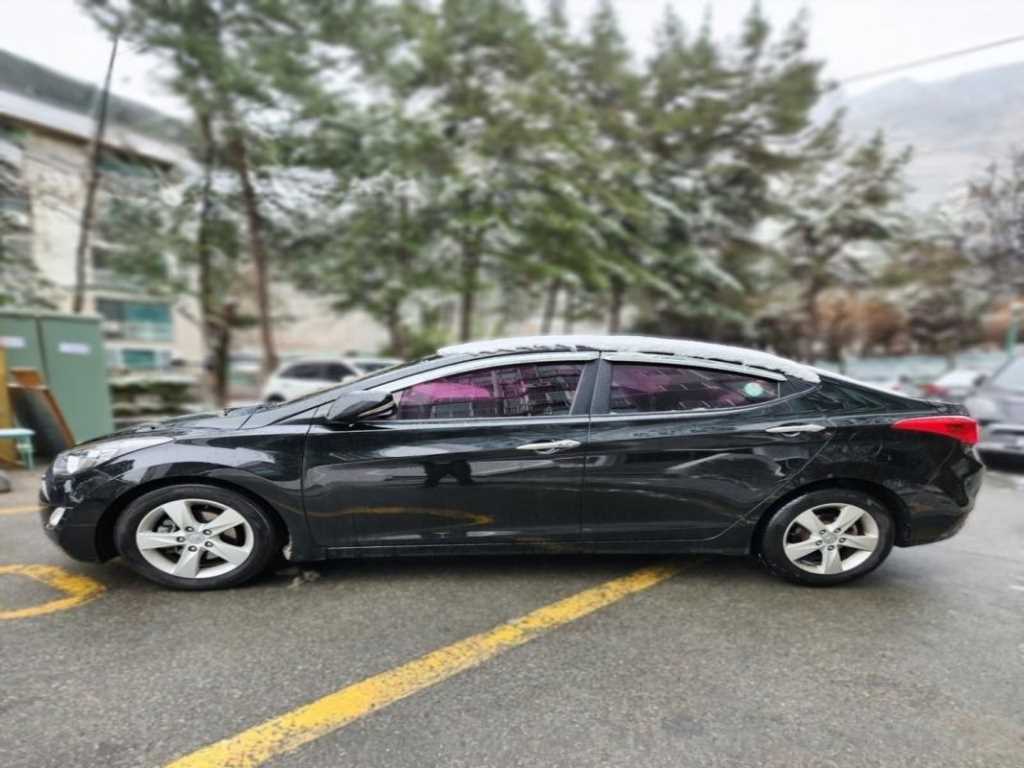 HYUNDAI Avante - Vista 4