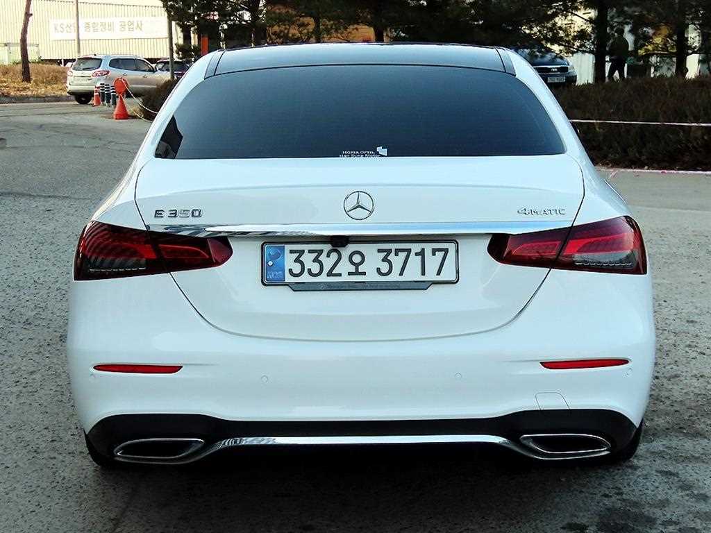 Mercedes Benz E class - Vista 4