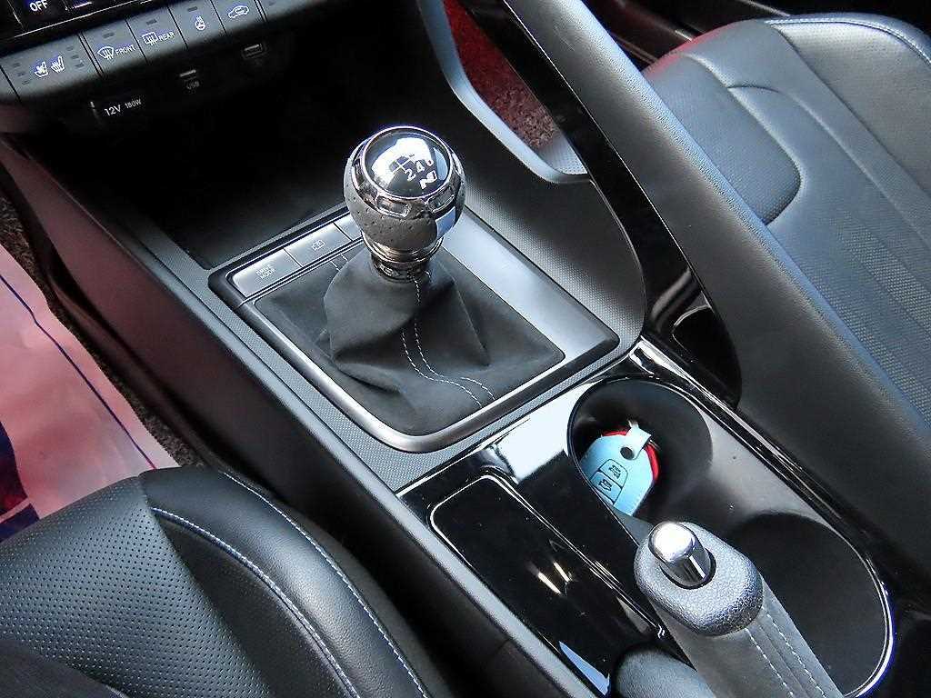 HYUNDAI Avante - Vista 10