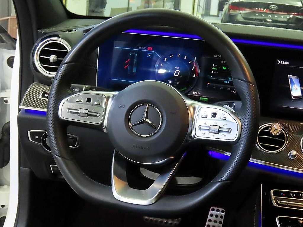 Mercedes Benz E class - Vista 8