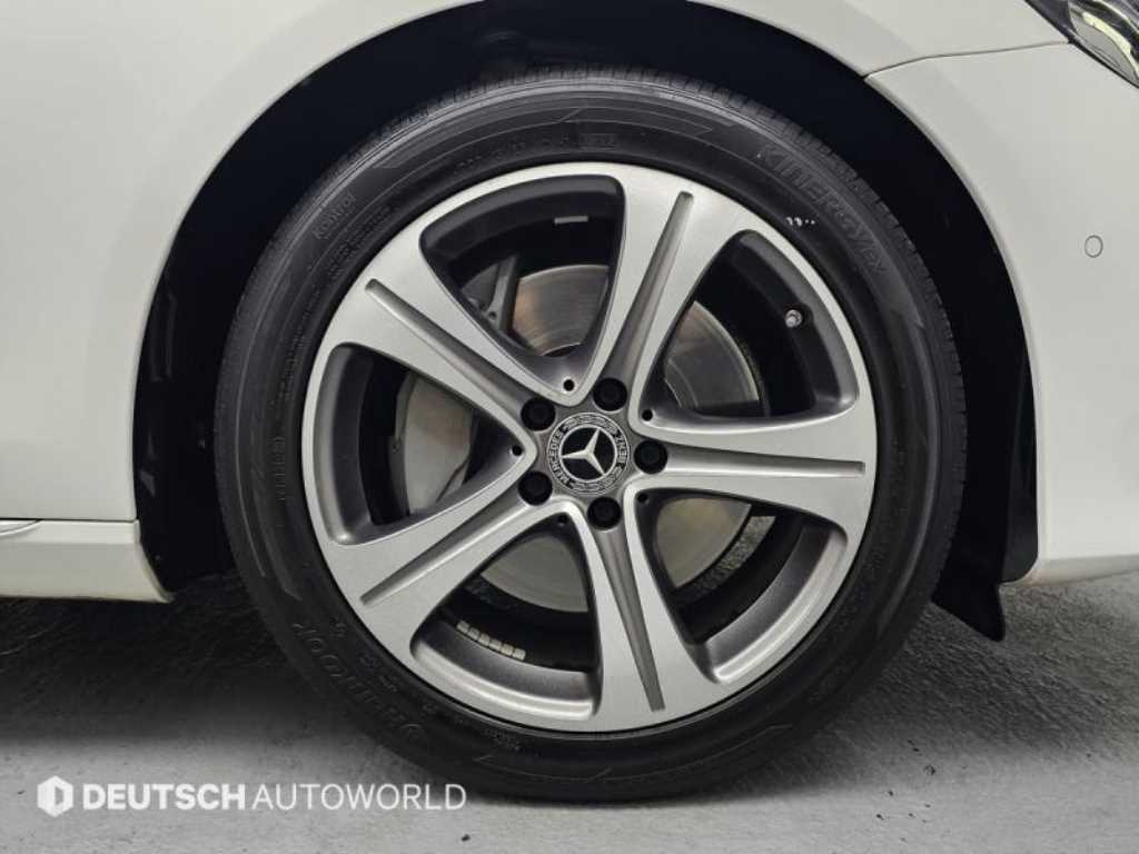 Mercedes Benz E class - Vista 5