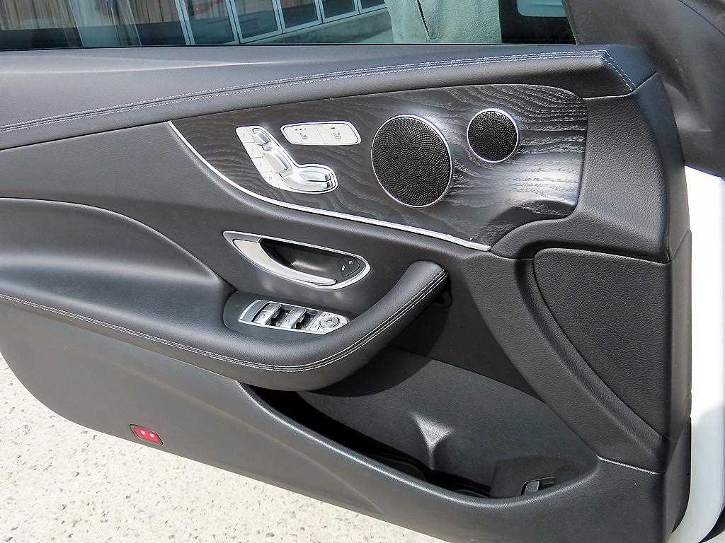 Mercedes Benz E class - Vista 12