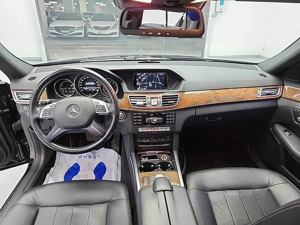 Mercedes Benz E class - Vista 7