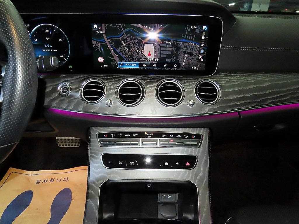 Mercedes Benz E class - Vista 11