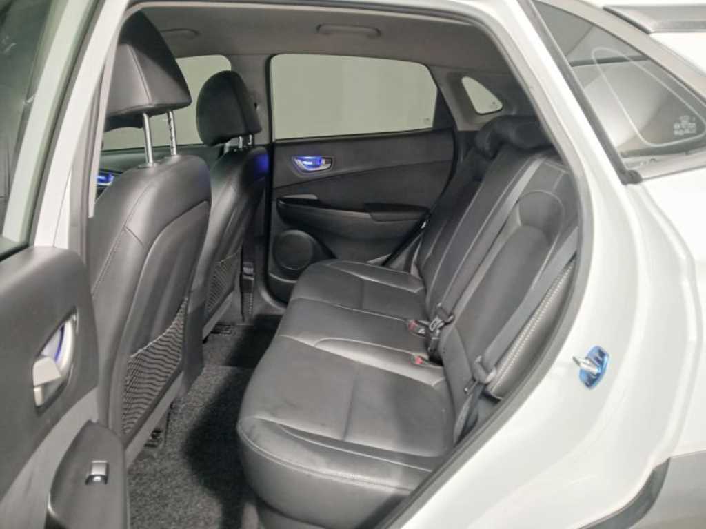 HYUNDAI Kona - Vista 7