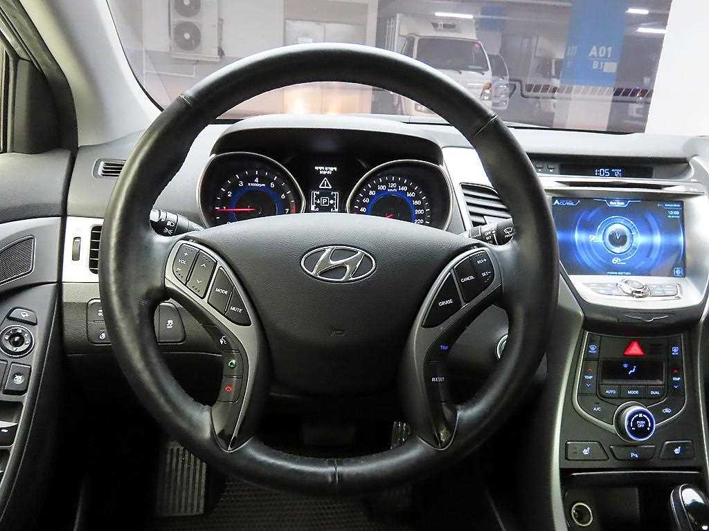 HYUNDAI Avante - Vista 6