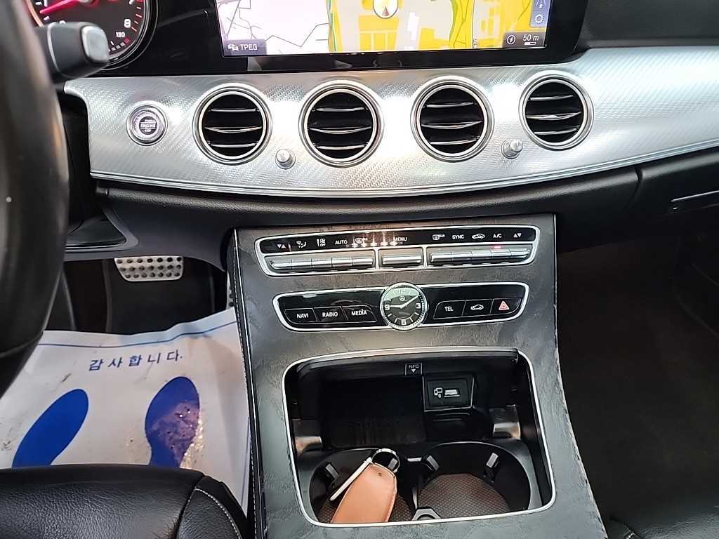 Mercedes Benz E class - Vista 10