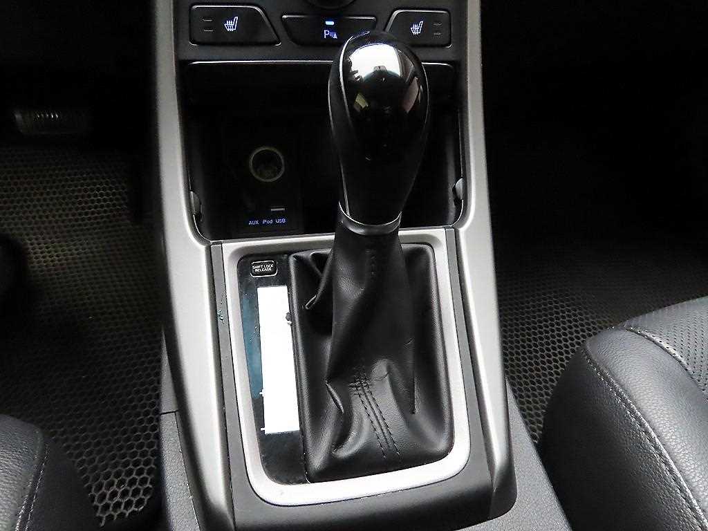 HYUNDAI Avante - Vista 11