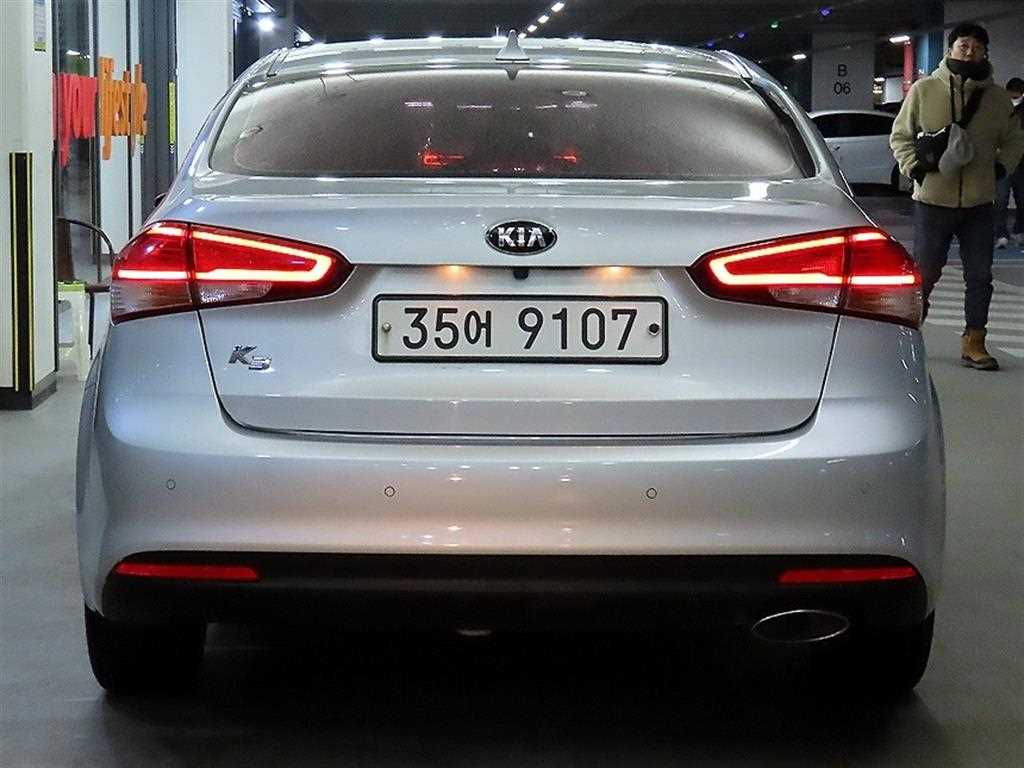 KIA K3 - Vista 5