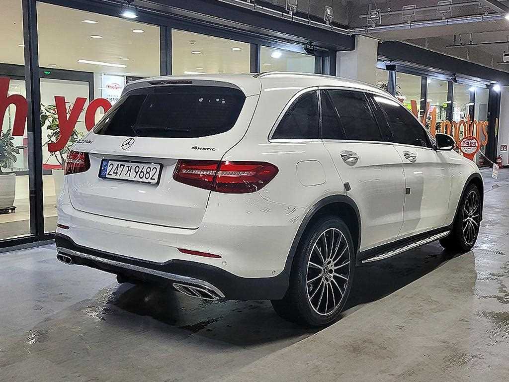 Mercedes Benz GLC Class - Vista 4
