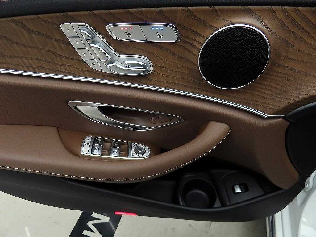 Mercedes Benz E class - Vista 11