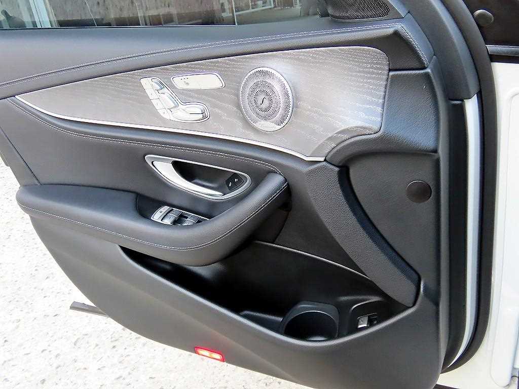 Mercedes Benz E class - Vista 12