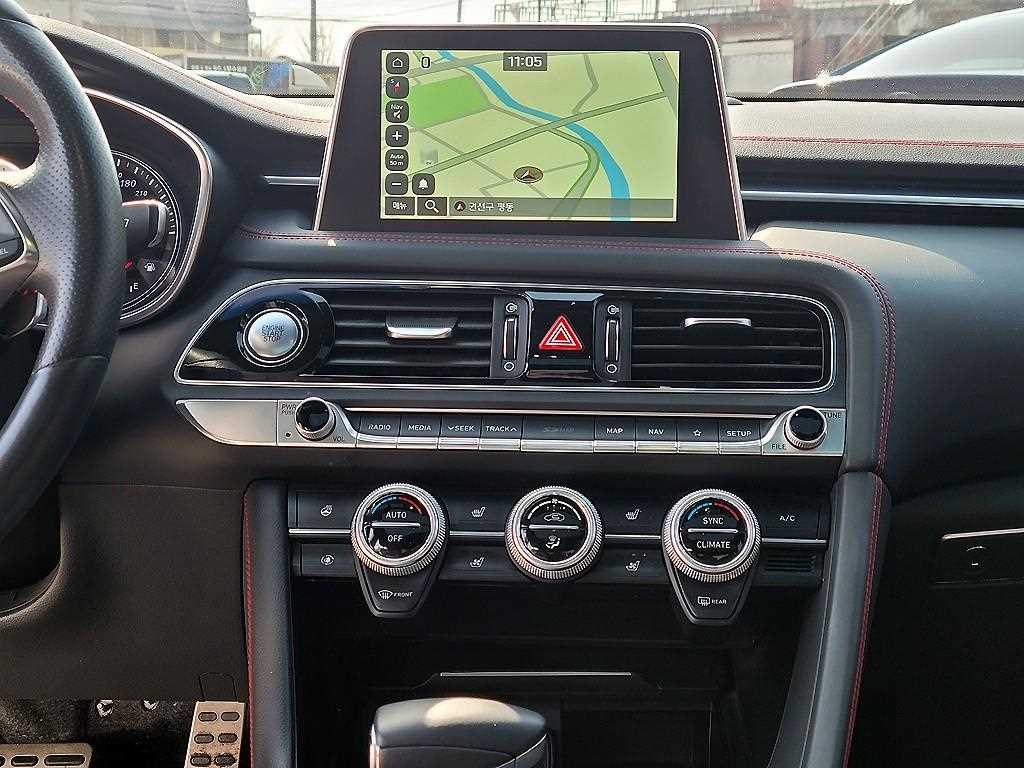 Genesis G70 - Vista 10