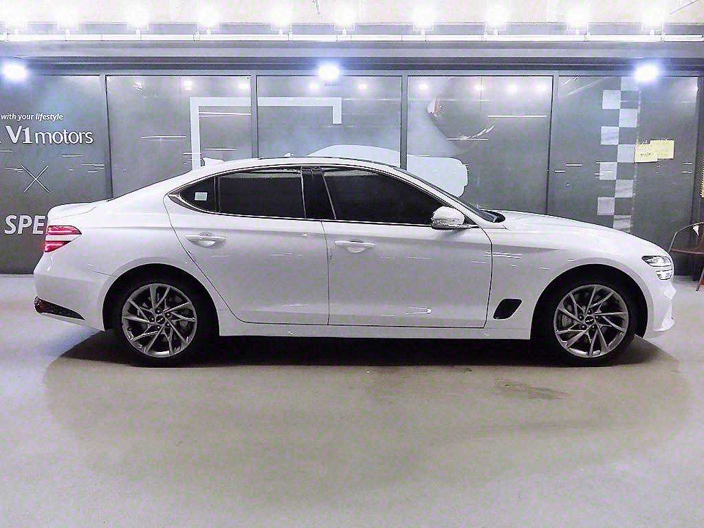 Genesis G70 - Vista 3