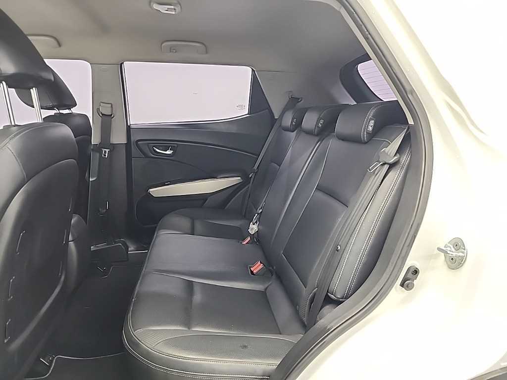 Ssangyong Tivoli - Vista 12