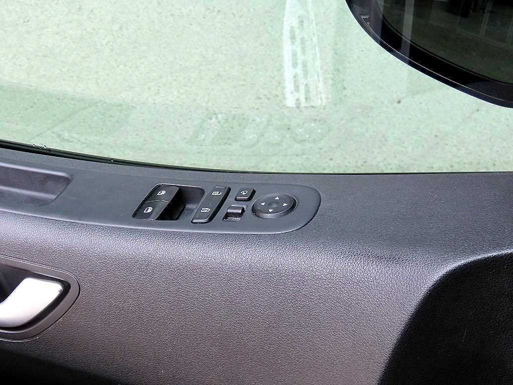 HYUNDAI Staria - Vista 11