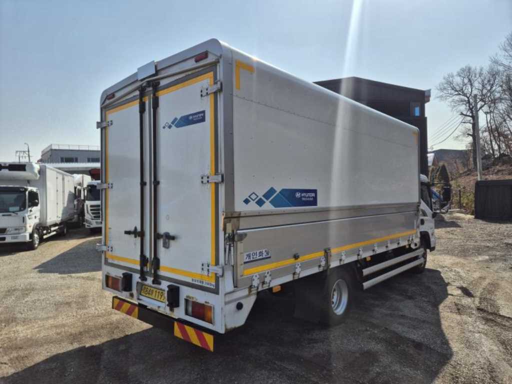 medium and large cargo truck - Vista 6