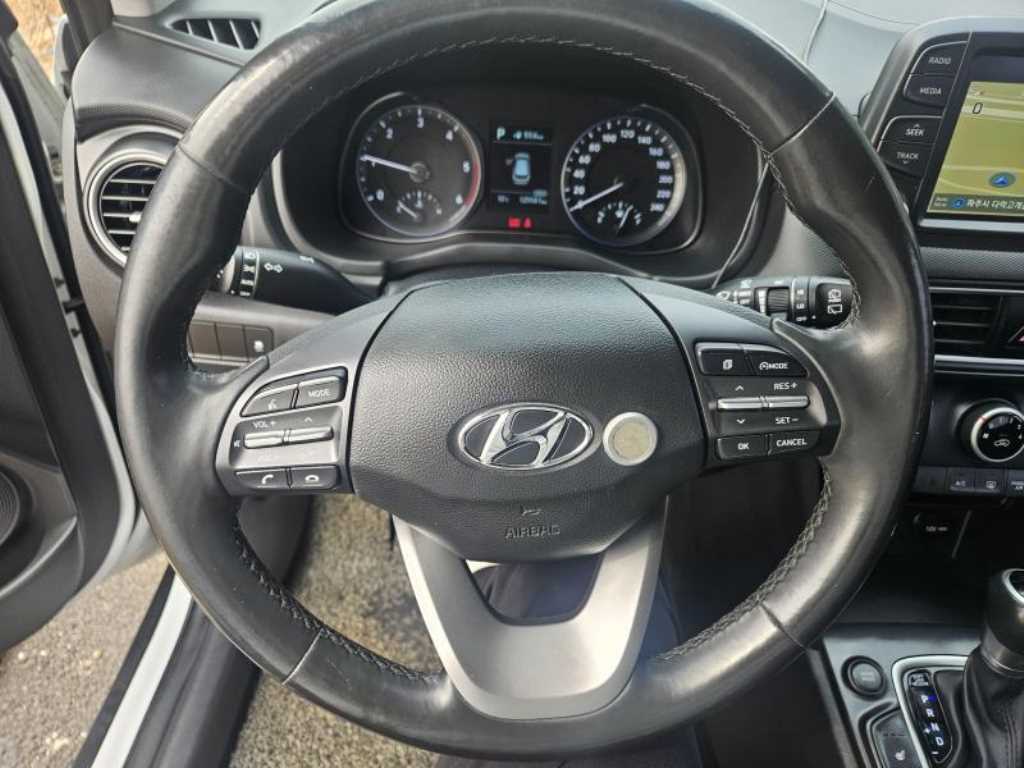 HYUNDAI Kona - Vista 6