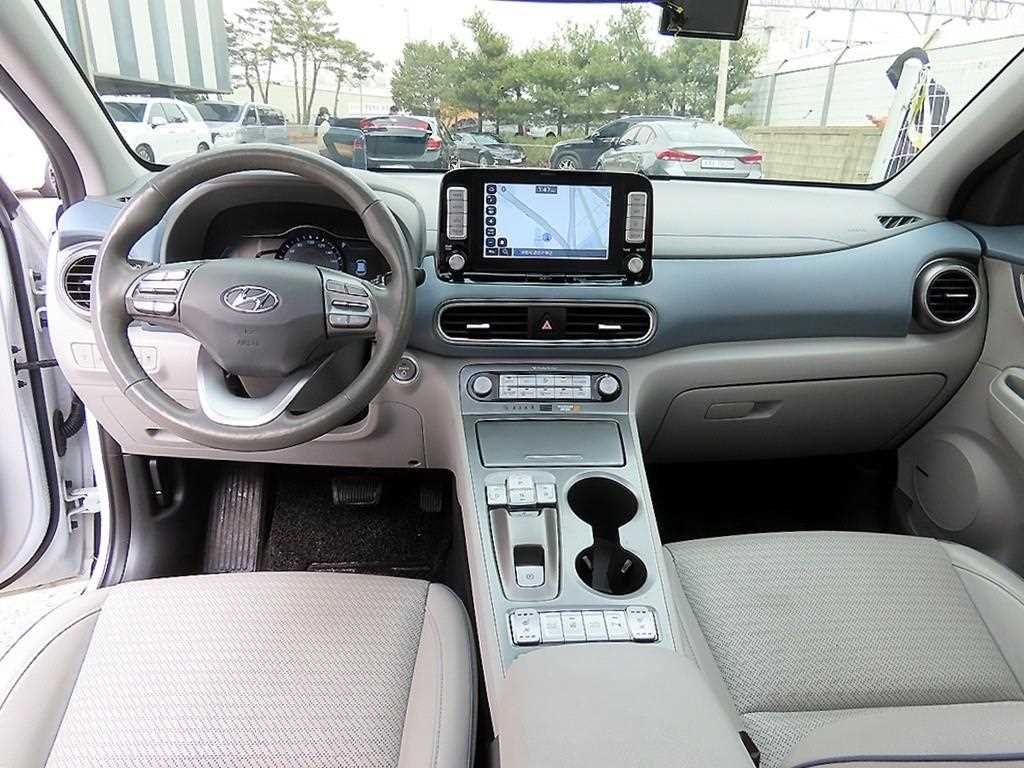 HYUNDAI Kona - Vista 7