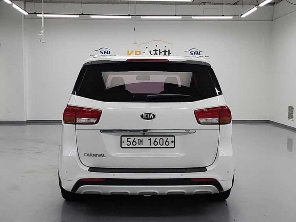 KIA Carnival - Vista 3