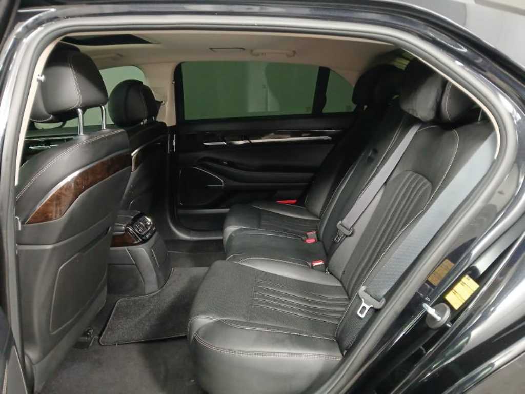 Genesis G90 - Vista 7