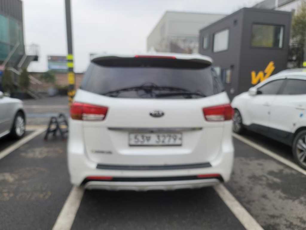 KIA Carnival - Vista 4