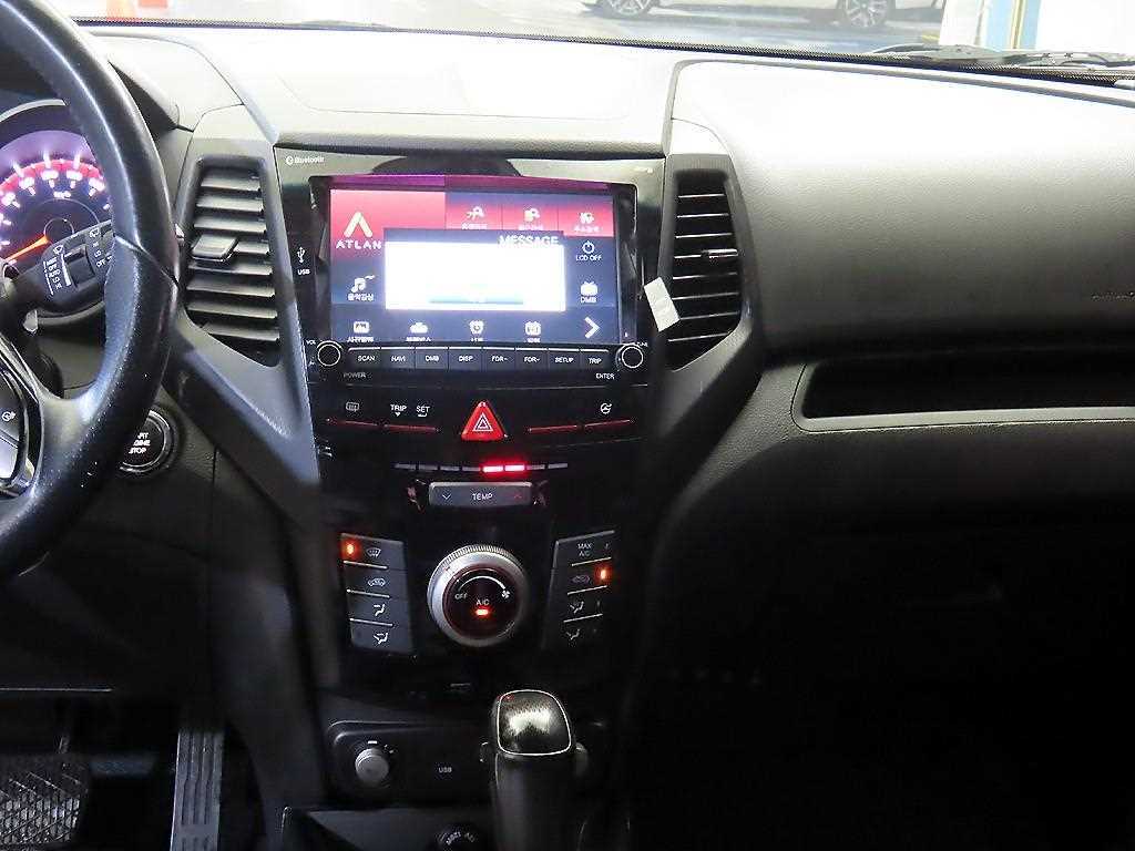 Ssangyong Tivoli - Vista 11