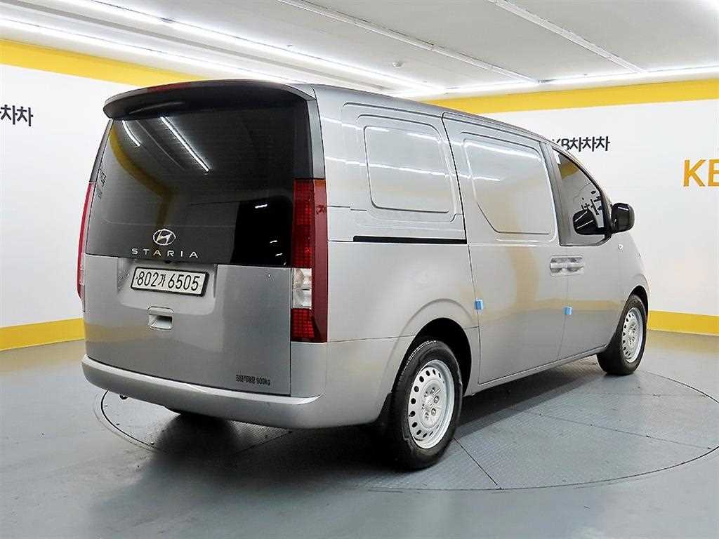 HYUNDAI Staria - Vista 4