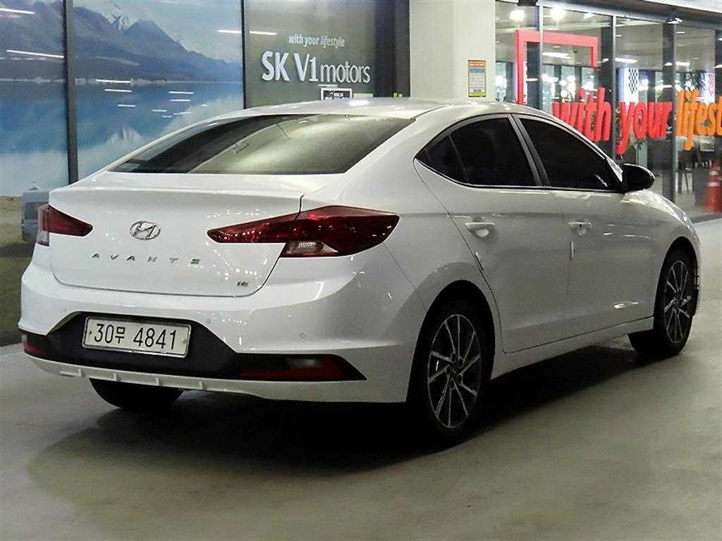 HYUNDAI Avante - Vista 4