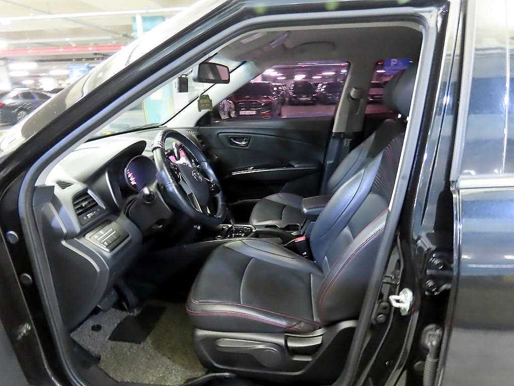 Ssangyong Tivoli - Vista 6